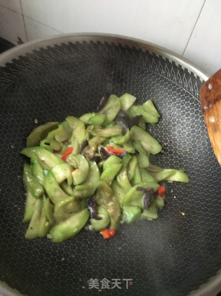 Sea Cucumber Fried Loofah recipe