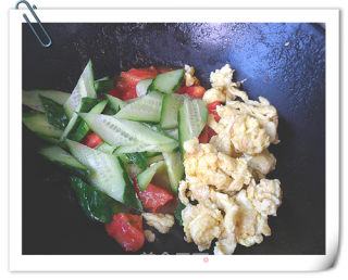Scrambled Eggs with Tomato and Cucumber recipe