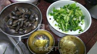 Stir-fried Clams with Ginger, Onion and Garlic recipe