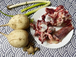 Beef Bone Stewed Radish Soup recipe