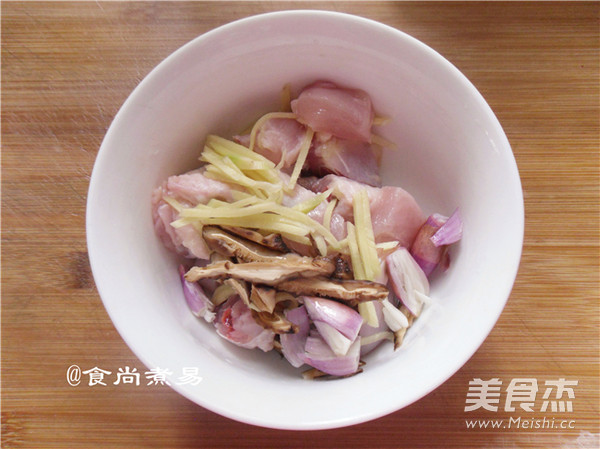 Steamed Chicken with Shredded Mushroom recipe