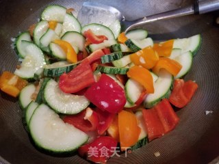 Stir-fried Zucchini Melon with Dried Shrimps and Colored Pepper recipe