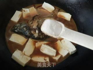 Tofu Stewed with Crucian Carp recipe