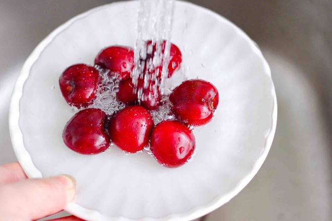 Cherries and Strawberry Iced Milkshake recipe