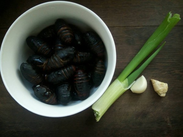 Dry Stir-fried Silkworm Pupa recipe