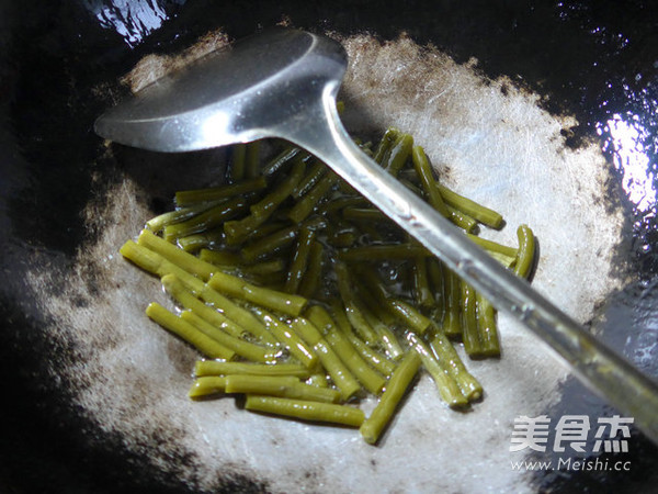 Stir-fried Goose Blood with Sour Beans recipe
