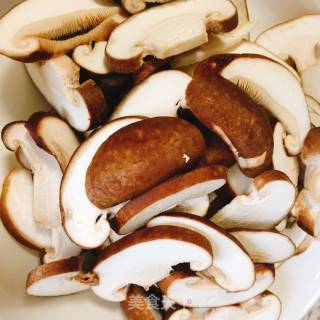 Stir-fried Shiitake Mushrooms with Double Peppers recipe