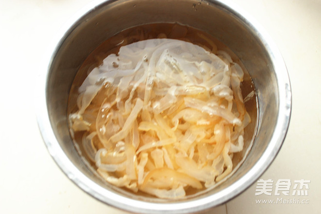 Jellyfish Mixed with Cabbage recipe