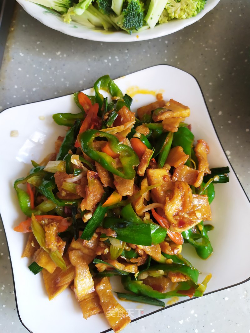 Stir-fried Lard with Chili recipe