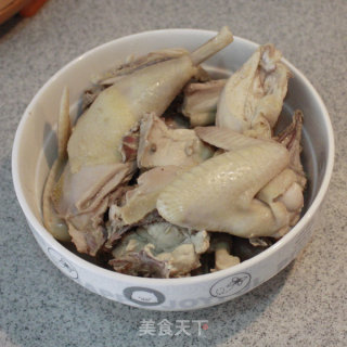 Make A Good Soup for The Family with Heart ----- Stewed Chicken with Matsutake recipe
