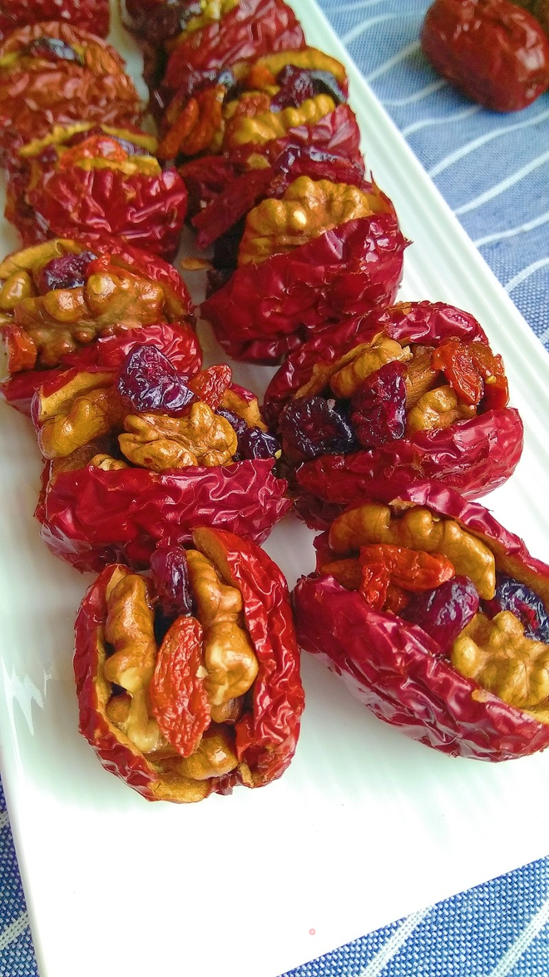 Jujube Sandwiched with Walnuts recipe