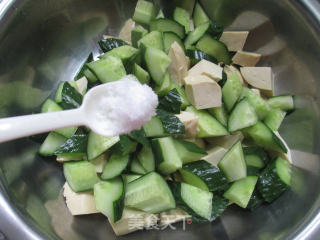 Fresh Vegetable Chicken with Cucumber recipe
