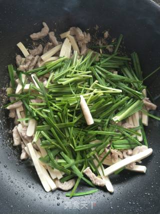 Stir-fried Bean Curd with Leek recipe