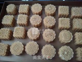 Cantonese Moon Cakes with Various Fillings recipe