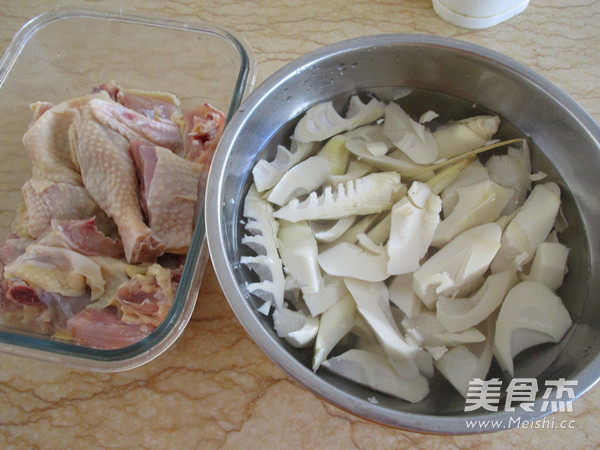 Pork Belly and Bamboo Shoots Stewed Chicken recipe