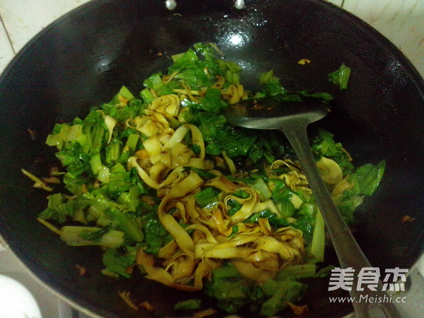 Stir-fried Bean Curd with Lettuce recipe