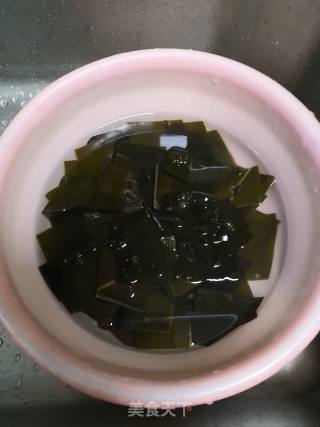 Stewed Trotter with Walnut Flower and Kelp recipe