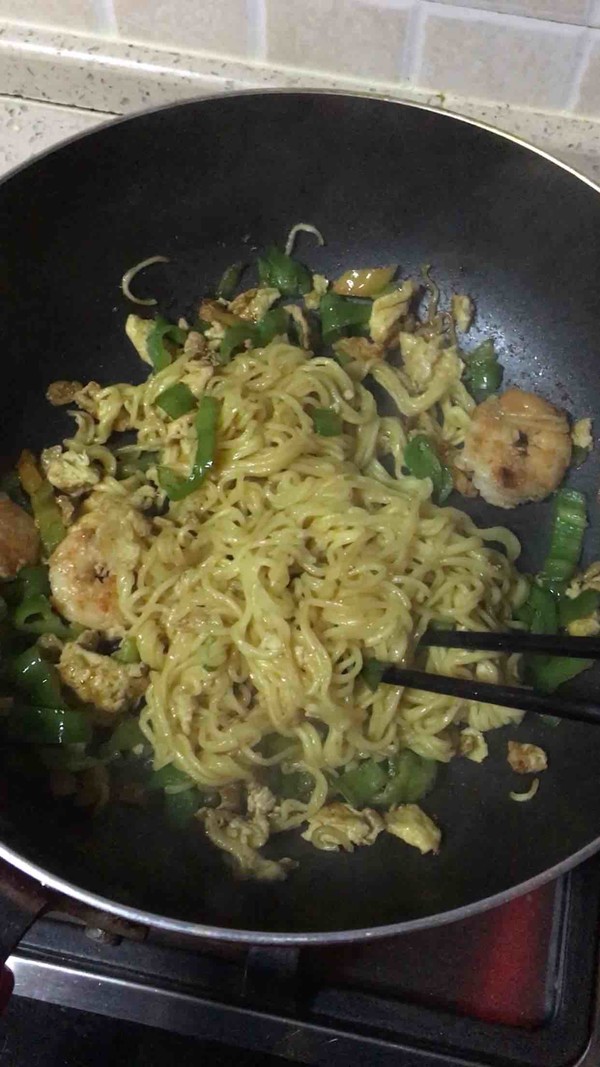 Fried Noodles with Shrimp and Green Pepper recipe