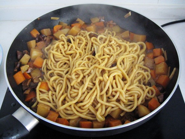 Braised Noodles with Mushrooms and Potatoes recipe