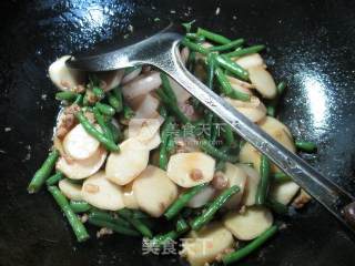 Stir-fried Rice Cakes with Minced Meat and Beans recipe