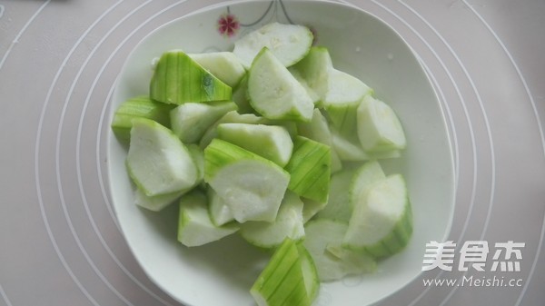 Fried Mussels with Loofah recipe