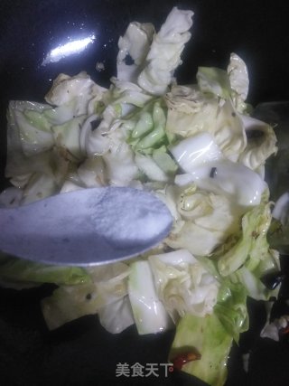 Stir Fried Fungus with Cabbage recipe