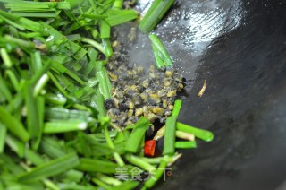 Stir-fried Snail Head with Leek recipe