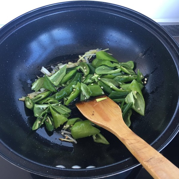 Stir-fried Chili with Pork Blood Tofu recipe