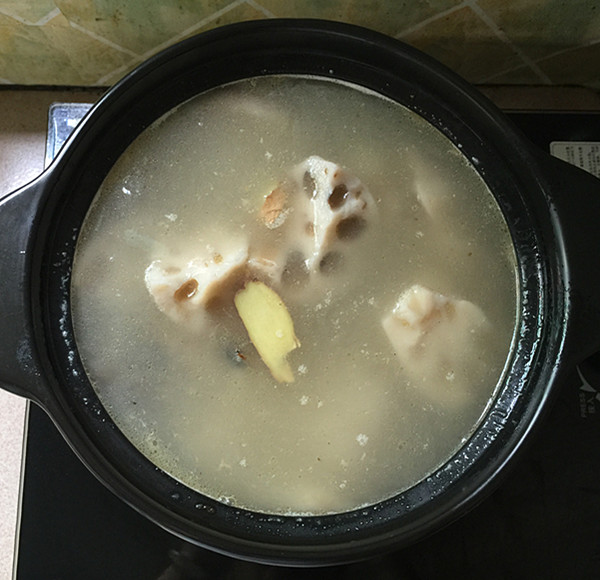 Choi Fish Simmered Lotus Root Soup recipe