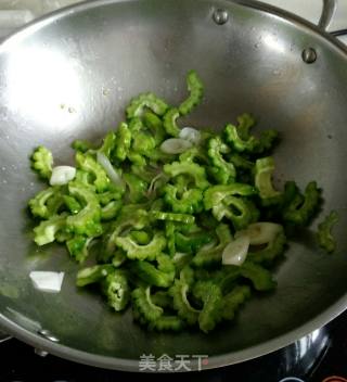 Bitter Gourd Stir-fried Chili recipe