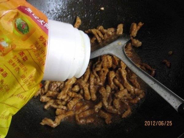 Sauce Pork with Bitter Chrysanthemum recipe
