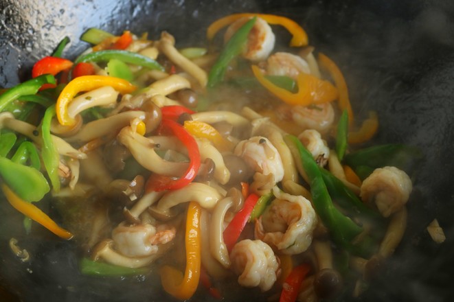 Stir-fried Shrimp with Seafood Mushroom recipe