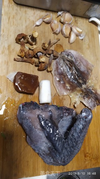 Cuttlefish Stewed Black-bone Chicken recipe