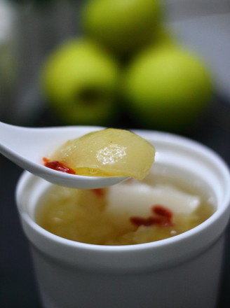 Coconut-scented White Fungus and Pear Soup