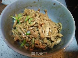 Stir-fried Shredded Pork with Garlic Stalks recipe