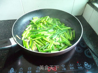 Stir-fried Pork Belly with Garlic Moss recipe