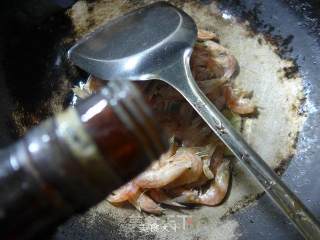 Stir-fried Shrimp with Zizania Root recipe