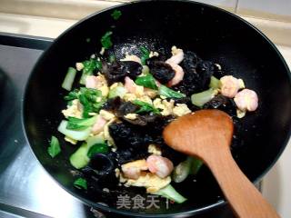 Stir-fried Fungus with Shrimp and Egg recipe