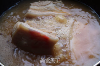 Braised Pork and Vegetable Stew in A Large Pot recipe