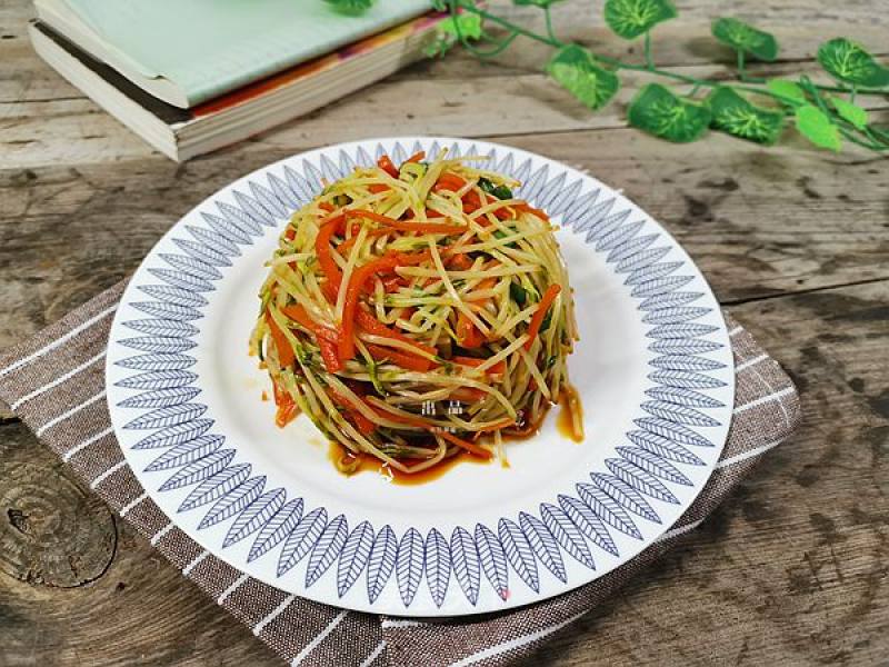 #快手素菜#pea Sprouts Mixed with Carrot Shreds
