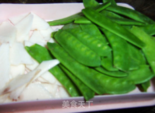 The Perfect Match for Autumn Health Preservation-lotus Pond Small Stir-fry recipe