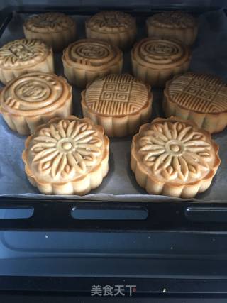 Cantonese-style Moon Cakes recipe