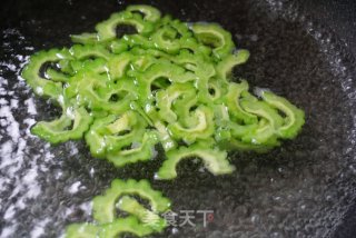 Bitter Melon Mixed with Fungus recipe