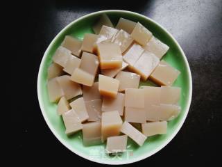 Stir-fried Jelly with Garlic Sprouts recipe