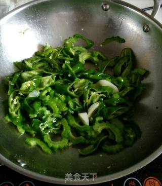 Bitter Gourd Stir-fried Chili recipe