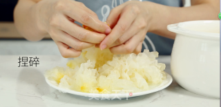 Warm and Delicious Sweet Soup-tremella Lotus Soup recipe