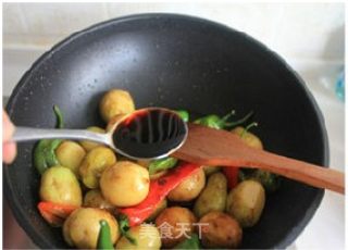 One Yuan to Create A Super Delicious Meal-braised Chili and Small Potatoes in Oil recipe