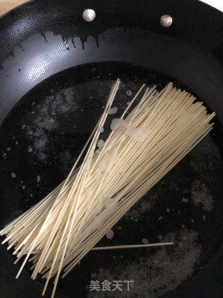 Hot Noodles with Sesame Paste recipe