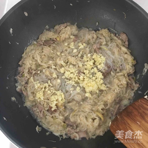 Sauerkraut Fried Noodles recipe