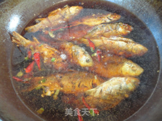 Roasted Crucian Carp with Fungus recipe